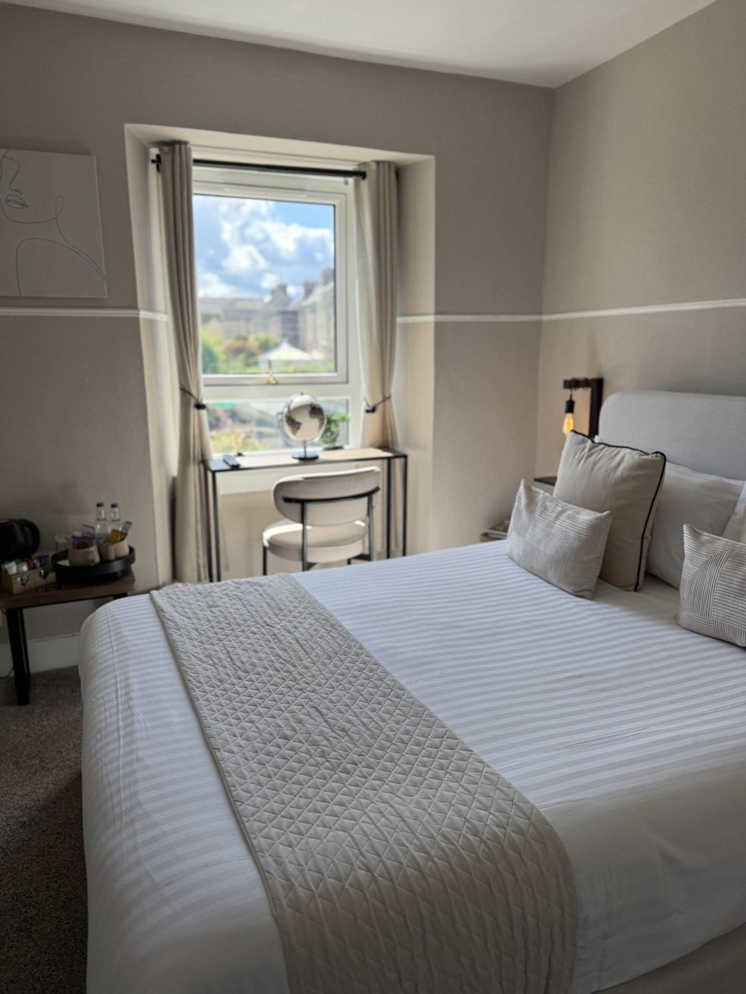 The Glendevon Hotel Auchterarder Rum bild